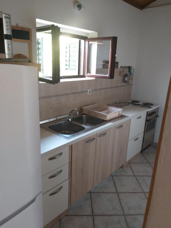 Direkt Na Moru - Bungalov Apartment Sibenik Bagian luar foto
