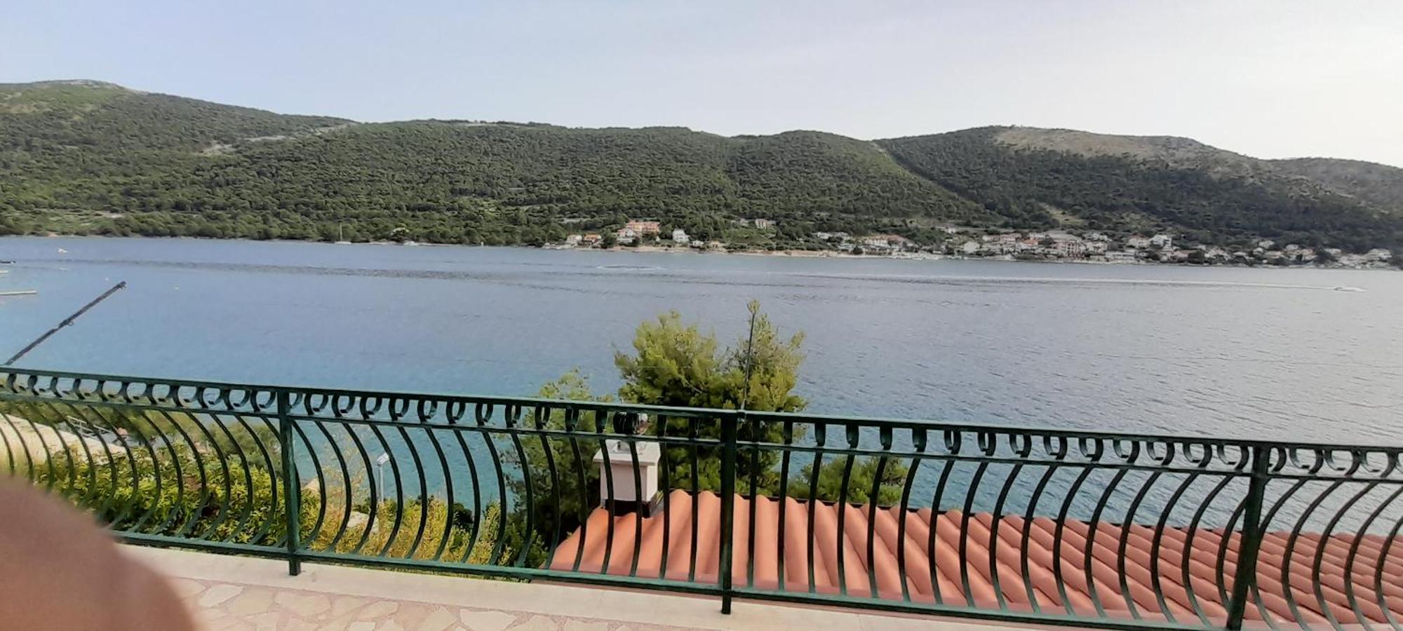 Direkt Na Moru - Bungalov Apartment Sibenik Bagian luar foto